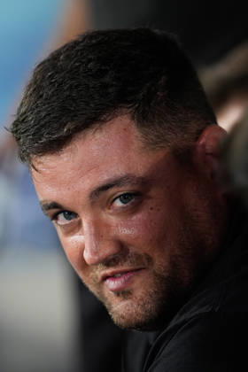 September 19, 2026, Valdebebas, Madrid, Spain: Mikel Crespo, head coach of VCF Femenino, looks on during the Spanish Women League, Liga F, football match between Real Madrid and Valencia CF at Alfredo Di Stefano stadium on September 19, 2026, in Valdebebas, Madrid, Spain. Real Madrid V Valencia CF - Liga F  - ZUMAa181 20260919_zaa_a181_322 Copyright: xDennisxAgyemanx