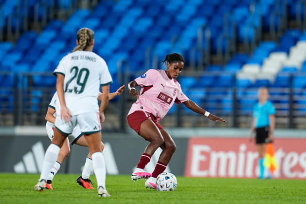 September 19, 2026, Valdebebas, Madrid, Spain: Amon Rebecca Grace Elloh of VCF Femenino drives the ball during the Spanish Women League, Liga F, football match between Real Madrid and Valencia CF at Alfredo Di Stefano stadium on September 19, 2026, in Valdebebas, Madrid, Spain. Real Madrid V Valencia CF - Liga F - ZUMAa181 20260919_zaa_a181_437 Copyright: xDennisxAgyemanx