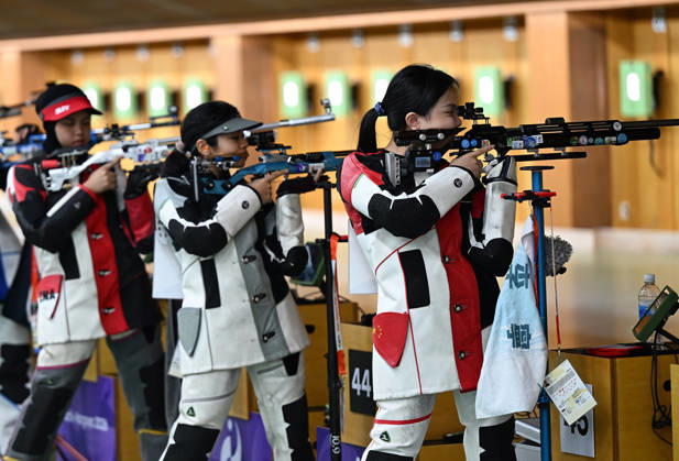 (260920) -- NAGOYA, Sept. 20, 2026 -- Wang Zifei (R) of team China competes during the 10m air rifle women team final of shooting at the 20th Asian Games Aichi-Nagoya 2026 in Toyota of Aichi Prefecture, Japan, Sept. 20, 2026. ) (SP)JAPAN-NAGOYA-ASIAN GAMES-SHOOTING-10M AIR RIFLE WOMEN TEAM LiuxLei 