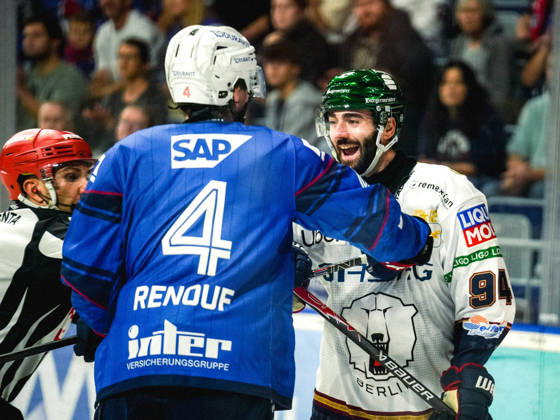 September 20, 2026, xwppx, Penny DEL Ice Hockey, Adler Mannheim vs. Eisbären Berlin; from left: Dan Renouf (Adler Mannheim) and Liam Kirk (Eisbären Berlin)