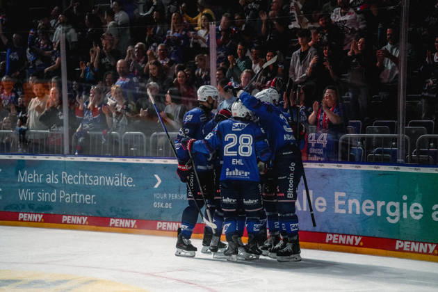 September 20, 2026, xwppx, Penny DEL Ice Hockey, Adler Mannheim vs. Eisbären Berlin: Celebration after a goal by Tom Kühnhackl, Adler Mannheim