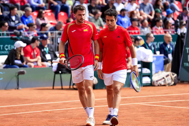 Tenis, Chile vs Espana. Copa Davis 2026. Los tenistas espanoles Jaume Munar y Pedro Martinez frente a los chilenos Tomas Barrios y Alejandro Tabilo durante el partido de dobles de la Copa Davis valido por la segunda ronda de clasificatorios para el Grupo Mundials, disputado en el Court Central Anita Lizana, Parque Estadio Nacional en Santiago de Chile. 20 09 2026 Pepe Alvujar Photosport Tenis, Chile vs Espana. Copa Davis 2026. Spanish tennis players Jaume Munar and Pedro Martinez against the Chileans Tomas Barrios and Alejandro Tabilo during the Davis Cup doubles match valid for the second round of qualifiers for the World Group, played at the Anita Lizana Central Court, National Stadium Park in Santiago, Chile. 20 09 2026 Pepe Alvujar Photosport Chile vs Espana dia 2, Copa Davis 2026 