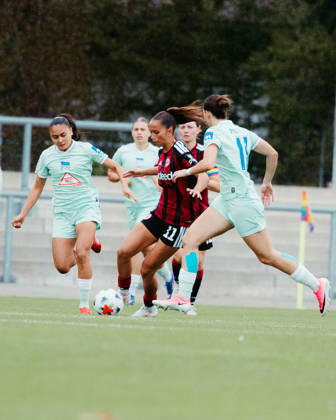 September 20, 2026, xhfmx, Women s Bundesliga 2, Eintracht Frankfurt II vs. Hertha BSC: Amira Marlene Dahl of Eintracht Frankfurt U20 and Ella Mettner of Hertha BSC Berlin in a tackle in Frankfurt