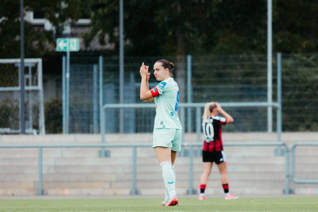 September 20, 2026, xhfmx, Women s Bundesliga 2, Eintracht Frankfurt II vs. Hertha BSC; Clara Dreher of Hertha BSC Berlin applauds her teammates from Frankfurt