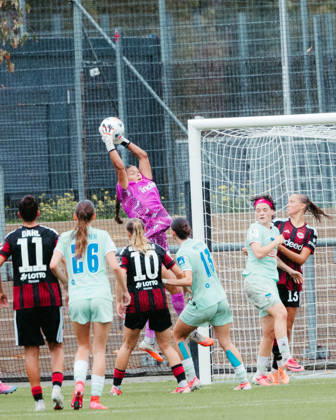 September 20, 2026, xhfmx, Women s Bundesliga 2, Eintracht Frankfurt II vs. Hertha BSC, Sophia Winkler of Eintracht Frankfurt U20 intercepts a cross, Frankfurt