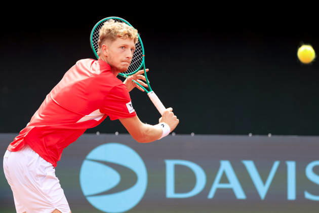 Tenis, Chile vs Espana. Copa Davis 2026. El jugador de Espana Martin Landaluce regresa la pelota frente a Matias Soto de Chile durante el partido de singles de la Copa Davis valido por la segunda ronda de clasificatorios para el Grupo Mundials, disputado en el Court Central Anita Lizana, Parque Estadio Nacional en Santiago de Chile. 20 09 2026 Pepe Alvujar Photosport Tenis, Chile vs Espana. Copa Davis 2026. The Spanish player Martin Landaluce returns the ball against Matias Soto of Chile during the Davis Cup singles match valid for the second round of qualifiers for the World Group, played at the Anita Lizana Central Court, National Stadium Park in Santiago, Chile. 20 09 2026 Pepe Alvujar Photosport Chile vs Espana dia 2, Copa Davis 2026 