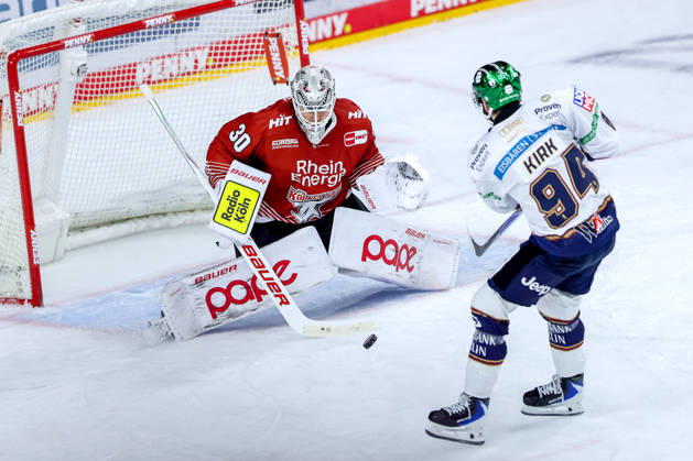 September 25, 2026, Ice Hockey, DEL, Kölner Haie vs. Eisbären Berlin, Matchday 3, 2026–27 Season, Lanxess Arena, Cologne: Goalie Janne Juvonen of the Kölner Haie makes a save in the shootout against Liam Kirk of the Eisbären Berlin in overtime, North Rhine-Westphalia, Germany