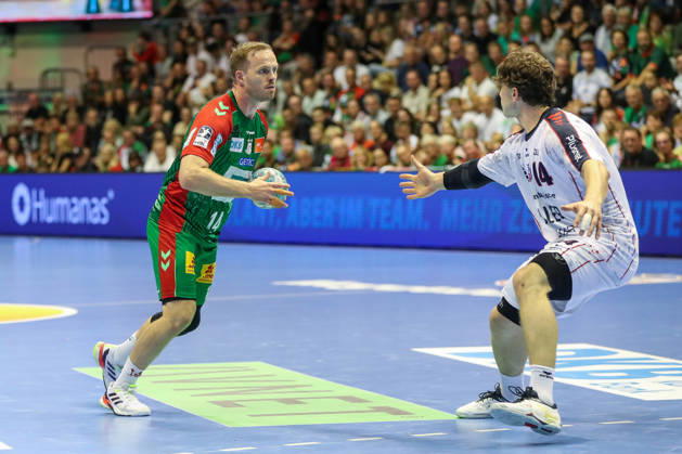 September 26, 2026, xgox, Handball: Opel HBL SC Magdeburg vs. SG BBM Bietigheim emspor; from left: Omar, Ingi, Magnusson (Magdeburg); 14 has the ball; plays the ball (Magdeburg)