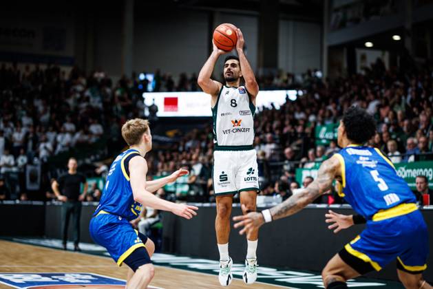 Behnam Yakhchali of the Gladiators Trier goes head-to-head with Raphael Falkenthal and Terrence Edwards of Science City Jena; action from the Vet Concept Gladiators Trier vs. Science City Jena game, basketball, easyCredit BBL, Matchday 2, 2026–2027 season, September 27, 2026: Vet Concept Gladiators Trier vs. Science City Jena, basketball, easyCredit BBL, Matchday 2, 2026–2027 season, September 27, 2026 Copyright: xEibnerxPressefotox EP_ANS
