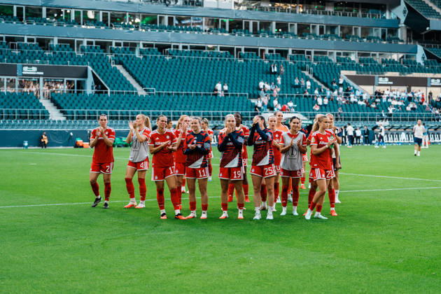Germany, Soccer: 2026–2027 DFB Women s Cup, First Round: Borussia Mönchengladbach vs. FC Bayern Munich at Borussia Park; Bayern celebrates with fans, victory, cheering, celebration, fans, win, emotions Copyright: xThiemoxRudolphx