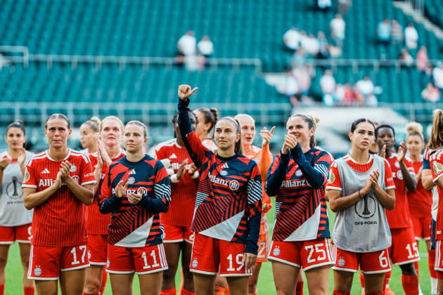 Germany, Women s DFB Cup 2026–2027, First Round: Borussia Mönchengladbach vs. FC Bayern Munich at Borussia Park; Bayern celebrates with fans, victory, cheering, celebration, fans, win, emotions, Katharina Naschenweng (Bayern Munich, 19), Sarah Mattner Trembleau (Bayern Munich, 11), Klara Bühl (Bayern Munich, 17) Copyright: xThiemoxRudolphx