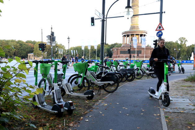 September 27, 2026, Marathon, Track and Field, GER DEU, Berlin, Germany, E-bikes, E-scooters nordphoto GmbH Engler Berlin Berlin Berlin Germany Copyright: xNordphotox xEnglerx