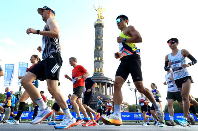September 27, 2026, Marathon, Track and Field, GER DEU, Berlin, Germany, Runners at the Victory Column nordphoto GmbH Engler Berlin Berlin Berlin Germany Copyright: xNordphotox xEnglerx