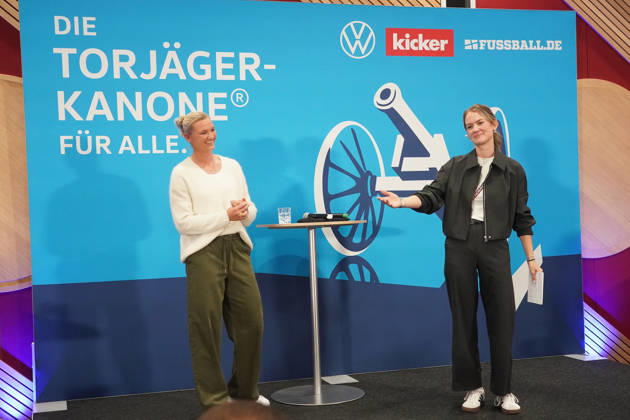 Award Ceremony for the Torjägerkanone für Alle (Top Scorer Award for Everyone) presented by *Kicker* and the DFB, featuring Alexandra Popp, Munich, October 1, 2026—Germany vs. Serbia, UEFA Nations League, Matchday 3, Allianz Arena