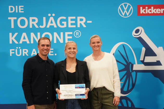 Award Ceremony for the Torjägerkanone für Alle (Top Scorer Award for Everyone) presented by *Kicker* and the DFB, featuring Alexandra Popp and Philipp Lahm, to Lyn Meyer; Munich, October 1, 2026; Germany vs. Serbia, UEFA Nations League, Matchday 3, Allianz Arena