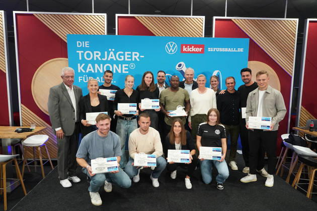 Winners of the Kicker and DFB Top Scorer Award for Everyone : Alexandra Popp and Philipp Lahm. Munich, October 1, 2026. Germany vs. Serbia, UEFA Nations League, Matchday 3, Allianz Arena