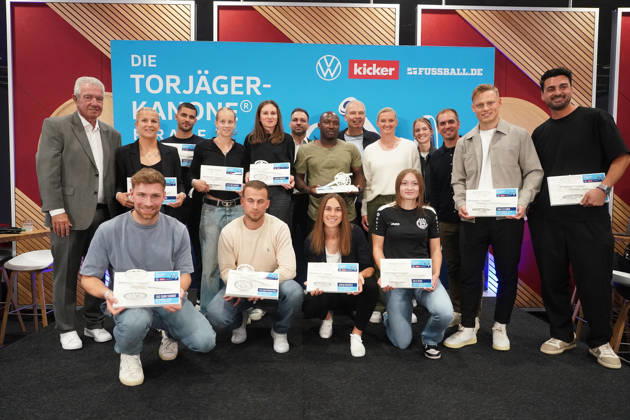 Winners of the Kicker and DFB Top Scorer Award for Everyone : Alexandra Popp and Philipp Lahm. Munich, October 1, 2026. Germany vs. Serbia, UEFA Nations League, Matchday 3, Allianz Arena