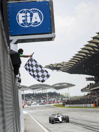 F1 - BAHRAIN GRAND PRIX IN MALAYSIA 2026 FIA checkered flag, drapeau marshall, commissaire de piste, marshal, marshalls, marshals during the 2026 Formula 1 Bahrain Grand Prix in Malaysia, 16th round of the 2026 Formula One World Championship, WM, Weltmeisterschaft from October 2 to 4, 2026 on the Sepang International Circuit, in Sepang, Malaysia - SepangMalaysia Copyright: xXavixBonillax