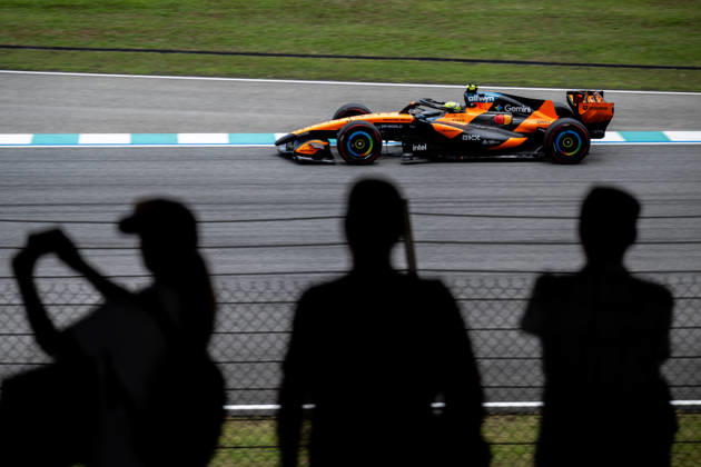 F1 - BAHRAIN GRAND PRIX IN MALAYSIA 2026 01 NORRIS Lando (gbr), McLaren F1 Team MCL40, action during the 2026 Formula 1 Bahrain Grand Prix in Malaysia, 16th round of the 2026 Formula One World Championship, WM, Weltmeisterschaft from October 2 to 4, 2026 on the Sepang International Circuit, in Sepang, Malaysia - SepangMalaysia  Copyright: xALBERTOxVIMERCATIx