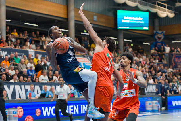 Kris Clyburn MBC, 21, Meissa Faye Ulm, 11, Ibi Watson Ulm, 2, Syntainics MBC vs. Ratiopharm Ulm, BBL, Men s Basketball 1st Bundesliga, Matchday 4 of the 2026–27 season, October 3, 2026, Weißenfels Stadthalle, Saxony-Anhalt, Germany