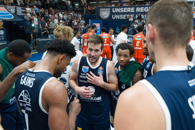 MBC with Spencer Reaves, MBC, 31, following the 89-72 home win; Syntainics MBC vs. Ratiopharm Ulm, BBL, Men s Basketball 1st Bundesliga, Matchday 4 of the 2026-27 season, October 3, 2026, Weißenfels Stadthalle, Saxony-Anhalt, Germany