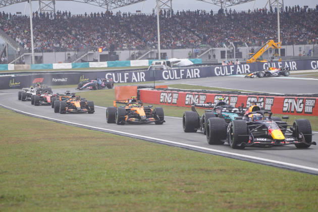 Formula 1 Gulf Air Bahrain Grand Prix in Malaysia 2026 Max Verstappen (NED), Oracle Red Bull Racing , RB22, Car 3 and the other cars entering the pit lane during red flag, Formula 1 Gulf Air Bahrain Grand Prix in Malaysia 2026 on October 4., 2026 in Sepang International Circuit, Sepang, Malaysia Zsombor Toth Sepang Sepang International Circuit Selangor Malaysia Copyright: xZsomborxTothx