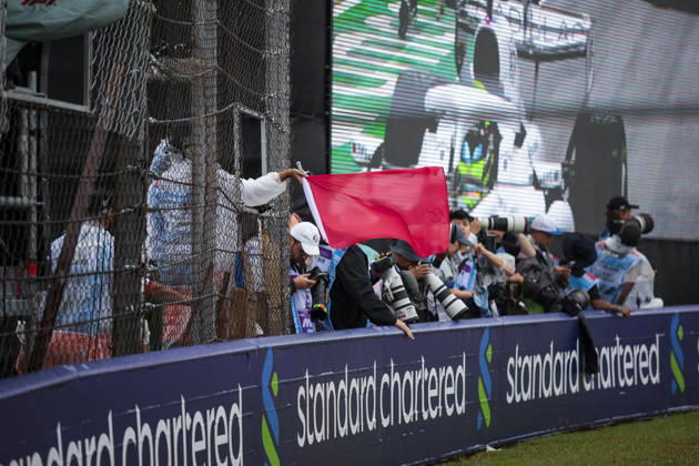 F1 - BAHRAIN GRAND PRIX IN MALAYSIA 2026 Red Flag during the 2026 Formula 1 Bahrain Grand Prix in Malaysia, 16th round of the 2026 Formula One World Championship, WM, Weltmeisterschaft from October 2 to 4, 2026 on the Sepang International Circuit, in Sepang, Malaysia - SepangMalaysia  Copyright: xEricxAlonsox