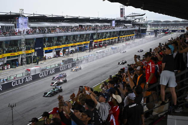 F1 - BAHRAIN GRAND PRIX IN MALAYSIA 2026 Start of the race, 14 ALONSO Fernando (spa), Aston Martin F1 Team AMR26, action during the 2026 Formula 1 Bahrain Grand Prix in Malaysia, 16th round of the 2026 Formula One World Championship, WM, Weltmeisterschaft from October 2 to 4, 2026 on the Sepang International Circuit, in Sepang, Malaysia - SepangMalaysia  Copyright: xALBERTOxVIMERCATIx