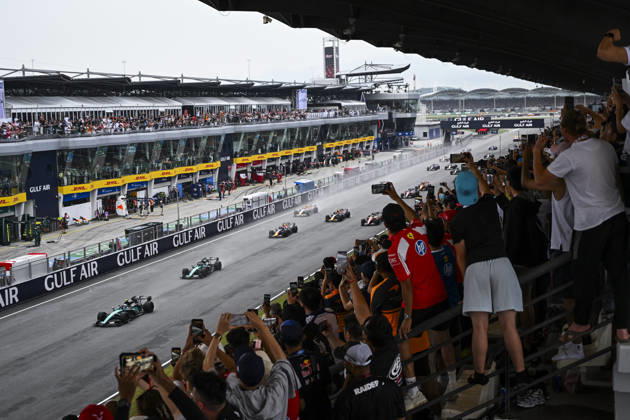 F1 - BAHRAIN GRAND PRIX IN MALAYSIA 2026 Start of the race, 12 KIMI ANTONELLI Andrea (ita), Mercedes AMG F1 Team W17, 63 RUSSELL George (gbr), Mercedes AMG F1 Team W17, action during the 2026 Formula 1 Bahrain Grand Prix in Malaysia, 16th round of the 2026 Formula One World Championship, WM, Weltmeisterschaft from October 2 to 4, 2026 on the Sepang International Circuit, in Sepang, Malaysia - SepangMalaysia Copyright: xALBERTOxVIMERCATIx