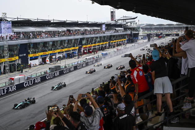 F1 - BAHRAIN GRAND PRIX IN MALAYSIA 2026 Start of the race, 12 KIMI ANTONELLI Andrea (ita), Mercedes AMG F1 Team W17, 63 RUSSELL George (gbr), Mercedes AMG F1 Team W17, action during the 2026 Formula 1 Bahrain Grand Prix in Malaysia, 16th round of the 2026 Formula One World Championship, WM, Weltmeisterschaft from October 2 to 4, 2026 on the Sepang International Circuit, in Sepang, Malaysia - SepangMalaysia Copyright: xALBERTOxVIMERCATIx