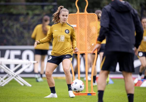 ZEIST - Victoria Pelova during a training session of the Dutch women s football team in preparation for the World Cup qualifying match against Hungary. ROBIN VAN LONKHUIJSEN ANP xVIxANPxSportx xxANPxIVx 571674236 originalFilename: 571674236.jpg