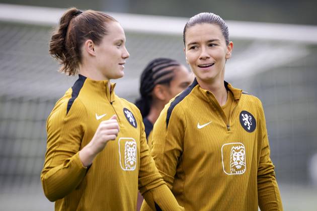 ZEIST - Veerle Buurman and Damaris Egurrola during a training session of the Dutch women s football team in preparation for the World Cup qualifying match against Hungary. ROBIN VAN LONKHUIJSEN ANP xVIxANPxSportx xxANPxIVx 571674751 originalFilename: 571674751.jpg