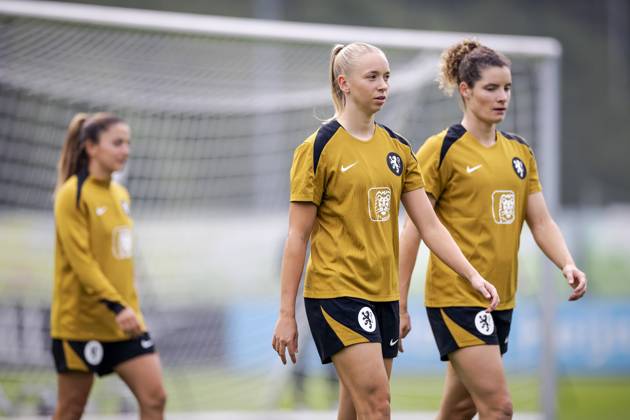 ZEIST - Ella Peddemors and Dominique Janssen during a training session of the Dutch women s football team in preparation for the World Cup qualifying match against Hungary. ROBIN VAN LONKHUIJSEN ANP xVIxANPxSportx xxANPxIVx 571674891 originalFilename: 571674891.jpg