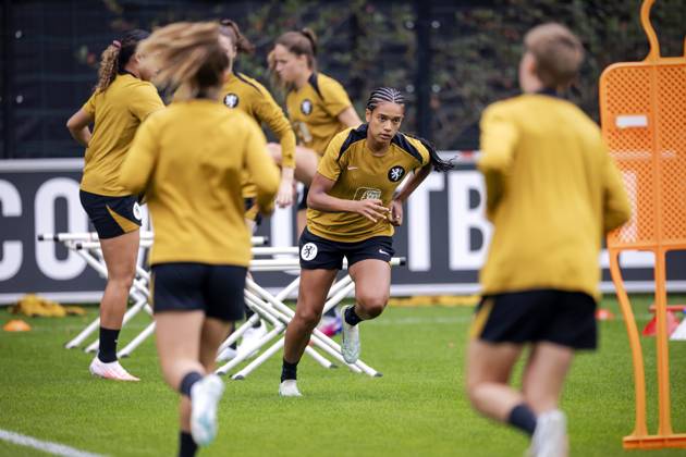 ZEIST - Esmee Brugts during a training session of the Dutch women s football team in preparation for the World Cup qualifying match against Hungary. ROBIN VAN LONKHUIJSEN ANP xVIxANPxSportx xxANPxIVx 571675539 originalFilename: 571675539.jpg