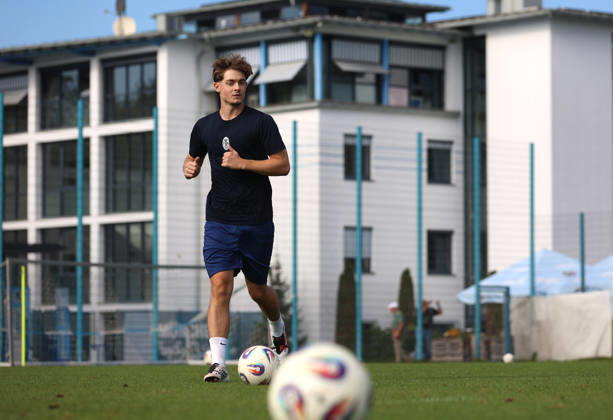Soccer, Men s, Bavarian Regional League, 2026–2027 Season, TSV 1860 Munich, Practice, Grünwalder Strasse 114 Noah Klose of TSV 1860 Munich running on the field