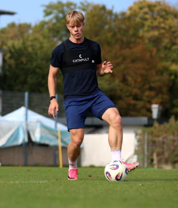 Soccer, Men s, Bavarian Regional League, 2026–2027 Season, TSV 1860 Munich, Practice, Grünwalder Strasse 114, Fabio Wagner, TSV 1860 Munich, playing with a ball