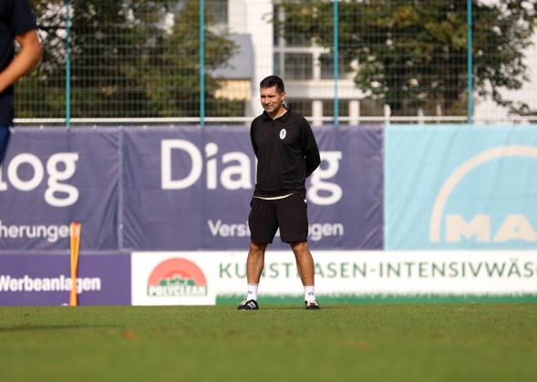 Soccer, Men s, Bavarian Regional League, 2026–2027 Season, TSV 1860 Munich, Practice, Grünwalder Strasse 114, Alper Kayabunar, coach of TSV 1860 Munich, standing on the practice field