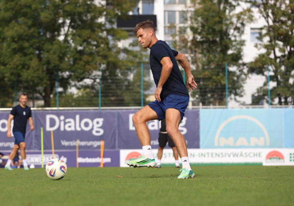 Soccer, Men s, Bavarian Regional League, 2026–2027 Season, TSV 1860 Munich, Practice, Grünwalder Strasse 114, Florian Niederlechner, TSV 1860 Munich, playing with a ball