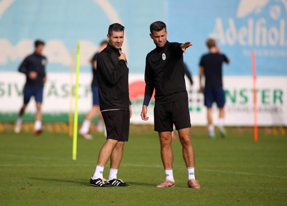 Soccer, Men s, Bavarian Regional League, 2026–2027 Season, TSV 1860 Munich, Training, Grünwalder Strasse 114: Alper Kayabunar, head coach of TSV 1860 Munich (left), and Alexander Benede, assistant coach of TSV 1860 Munich (right), talking on the field