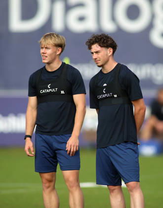 Soccer, Men s, Bavarian Regional League, 2026–2027 Season, TSV 1860 Munich, Practice, Grünwalder Strasse 114: Fabio Wagner (TSV 1860 Munich, left) and Lance Fiedler (TSV 1860 Munich, right) standing together on the field