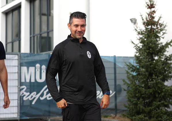 Soccer, Men s, Bavarian Regional League, 2026–2027 Season, TSV 1860 Munich, Practice, Grünwalder Strasse 114, Alper Kayabunar, Coach of TSV 1860 Munich, on his way to the practice field