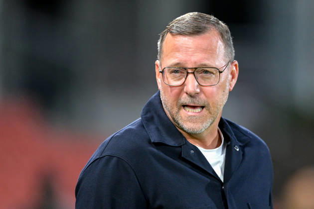Coach Sascha Hildmann, Head Coach, Regensburg; Single shot, Action, 10 06 2026, Unterhaching, Germany; Soccer; BFV Association Cup; Quarterfinals; SpVgg Unterhaching vs. SSV Jahn Regensburg xslx
