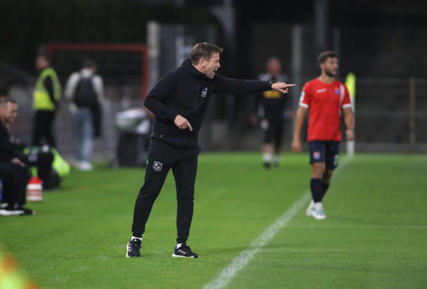 Soccer, Men s, Toto Cup, Quarterfinals, 2026–2027 Season, SpVgg Unterhaching vs. SSV Jahn Regensburg, Sportpark Unterhaching; Holger Seitz, coach of SpVgg Unterhaching, standing on the sideline, raises his left arm