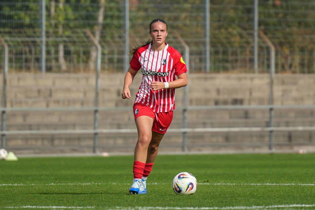 Germany, Freiburg, Women s Regional League South 2026-27: SC Freiburg U20 vs. SC Dortelweil, Johanna Hebben (SC Freiburg), 16 Copyright: xMirjamxGeigerx