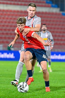 v li Erik Majetschak Regensburg, 13 Marinus Spann Unterhaching, 46 in a one-on-one, duel, tackle, dynamic, action, October 6, 2026, Unterhaching, Germany, soccer, BFV Association Cup, quarterfinals, SpVgg Unterhaching vs. SSV Jahn Regensburg xslx