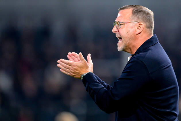 Coach Sascha Hildmann, head coach of Regensburg, gives instructions, gesticulates with his arms, single frame, action, October 6, 2026, Unterhaching, Germany, soccer, BFV Association Cup, quarterfinals, SpVgg Unterhaching vs. SSV Jahn Regensburg xslx
