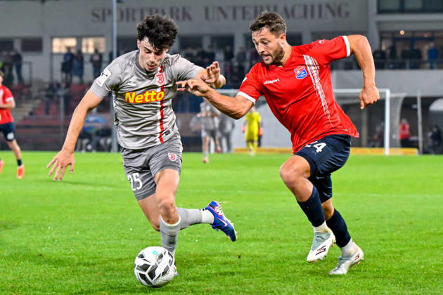 From left: Nicolas Oliveira (Regensburg), 25; Moritz Mueller (Unterhaching), 24; in a one-on-one battle, duel, tackle, dynamic play, action, October 6, 2026, Unterhaching, Germany, soccer, BFV Association Cup, quarterfinals, SpVgg Unterhaching vs. SSV Jahn Regensburg xslx