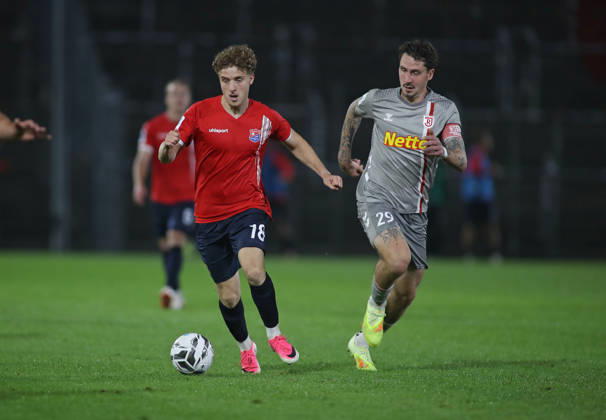 Soccer, Men s, Toto Cup, Quarterfinals, 2026–2027 Season, SpVgg Unterhaching vs. SSV Jahn Regensburg, Sportpark Unterhaching: Dominik Lindermeir (SpVgg Unterhaching, left) battles for the ball with Adrian Fein (SSV Jahn Regensburg, right)
