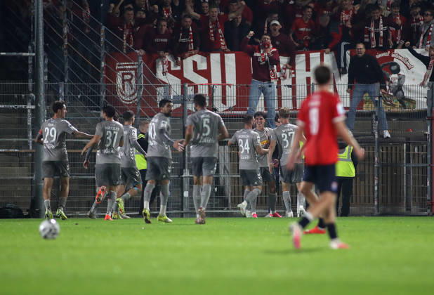 Soccer, Men s, Toto Cup, Quarterfinals, 2026–2027 Season, SpVgg Unterhaching vs. SSV Jahn Regensburg, Sportpark Unterhaching 0–1 (goal by Marco Wörner), SSV Jahn Regensburg goal, celebration, group celebration