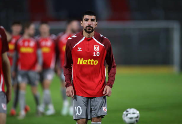 Soccer, Men s, Toto Cup, Quarterfinals, 2026–2027 Season, SpVgg Unterhaching vs. SSV Jahn Regensburg, Sportpark Unterhaching, Nassim Boujellab of SSV Jahn Regensburg warming up